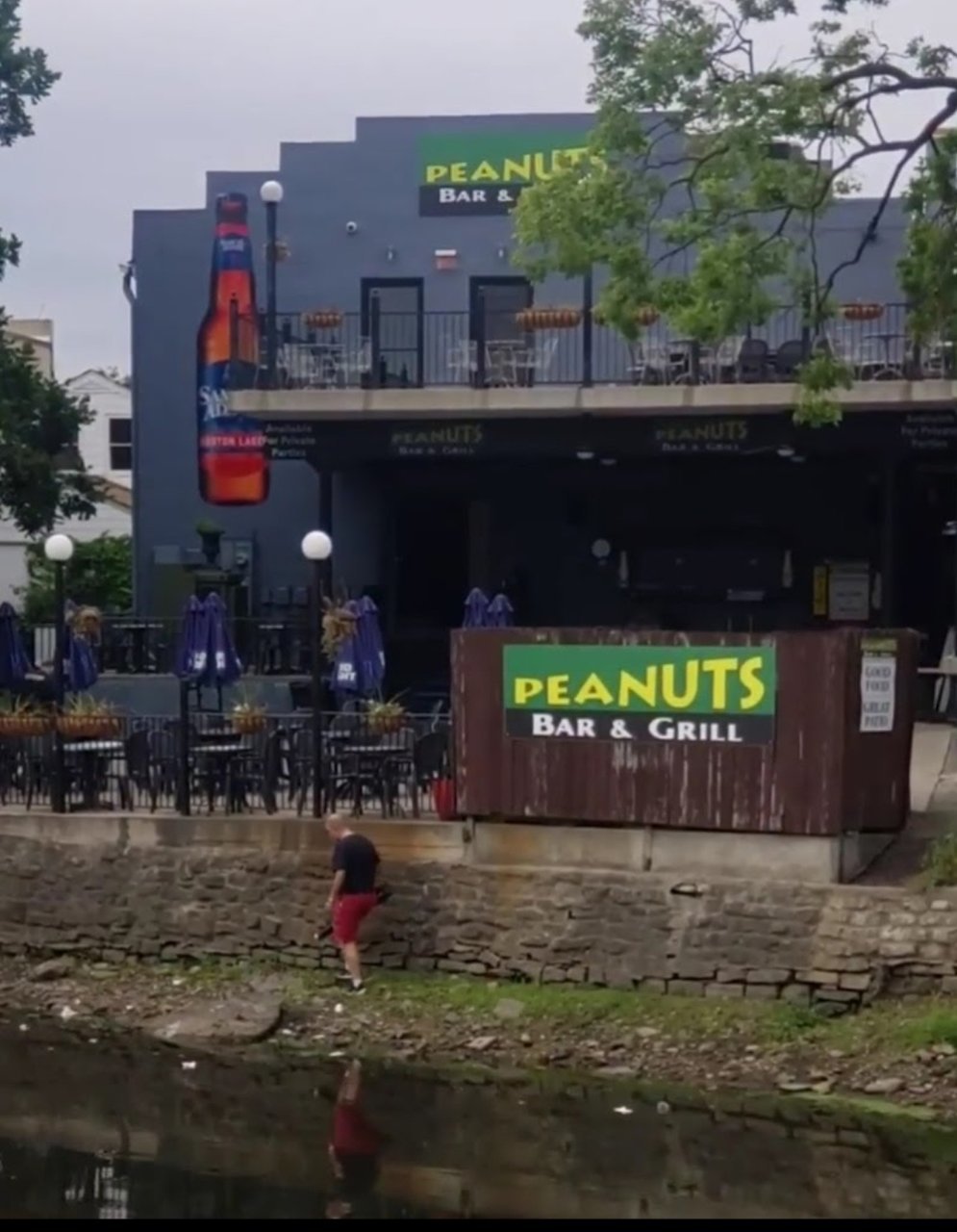 Peanuts Bar and Grill